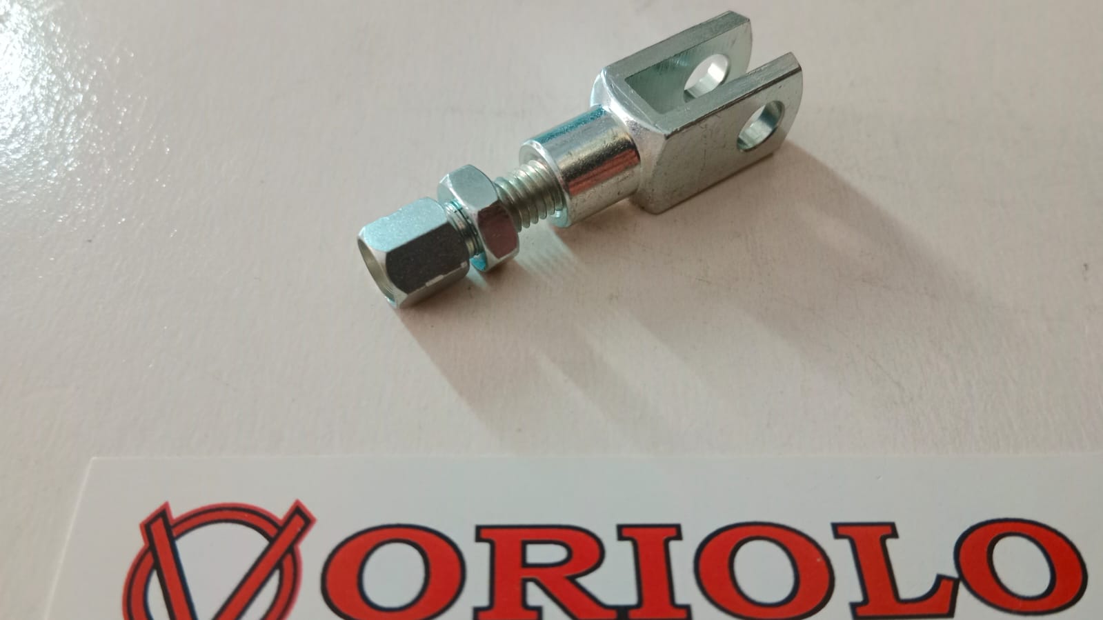 FORCELLA CON FORO DA DIAM 6 mm  GAMBO FILETTATO DIAM 6  PASSO 1